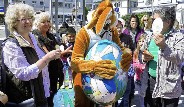 Ein besonders groer Osterhase bereich...von Pro Rheinfelden und Gewebeverein.   | Foto: gempp