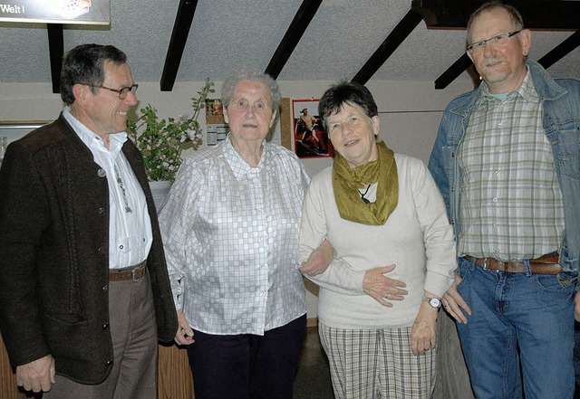 Fr treue Mitgliedschaft im Schwarzwal...Kaiser, Margret Simon und Erik Cornu.   | Foto: Brigitte Chymo