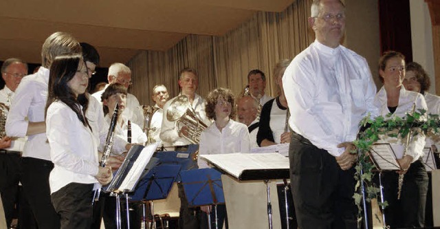 Das Bornems Harmonieorkest unter der L...enten Applaus des Publikums entgegen.   | Foto: hrvoje miloslavic