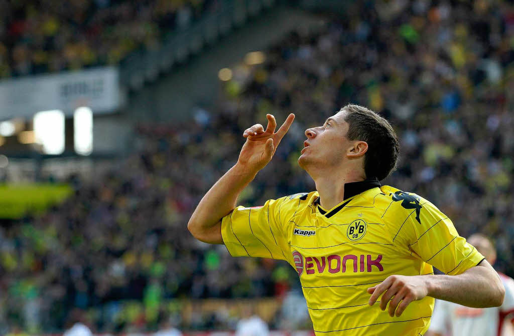 Der Dortmunder Torschtze Robert Lewandowski (Polen) feiert seinen Treffer zum 2:0.