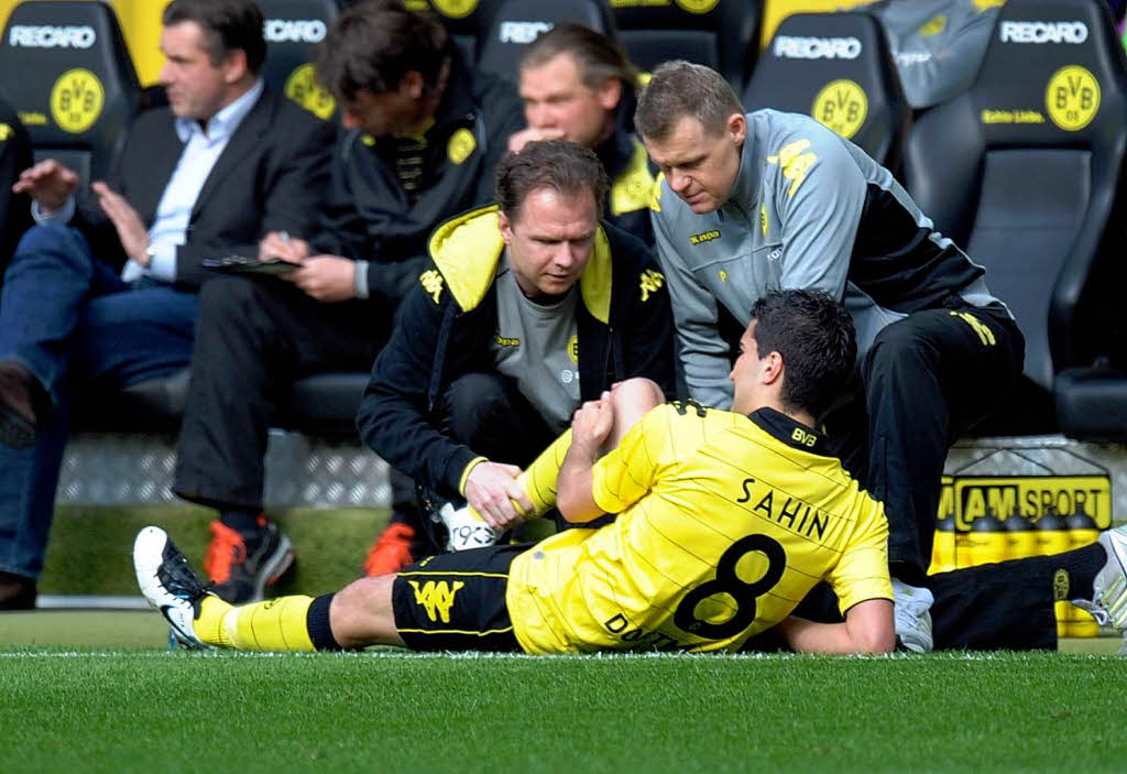 Fr Dortmunds Nuri Sahin war schon in der ersten Halbzeit verletzungsbedingt Schluss.