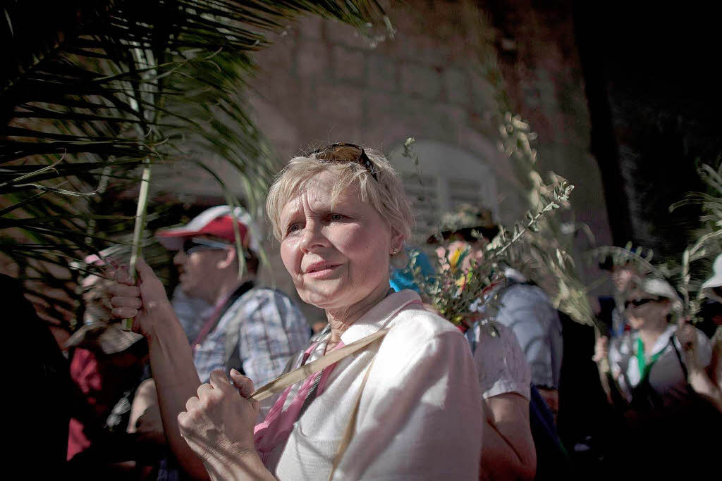 Pilger bei der Prozession in Jerusalem