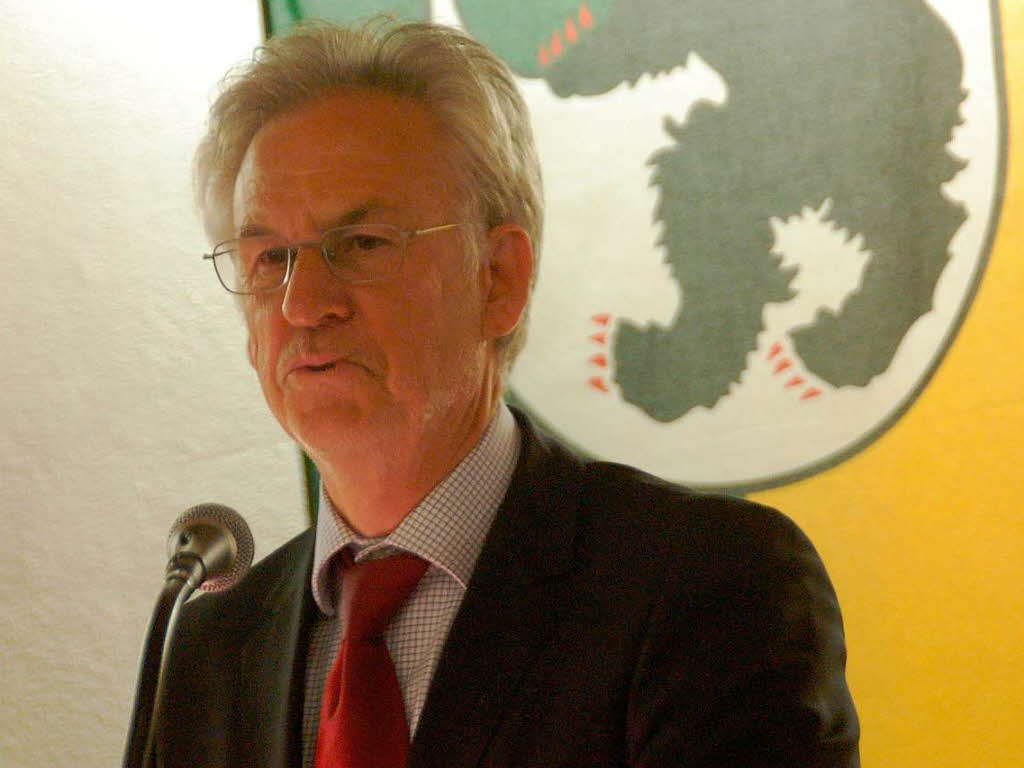 Helmut Unseld, erster Landesbeamter des Landkreises, sprach ein Gruwort.
