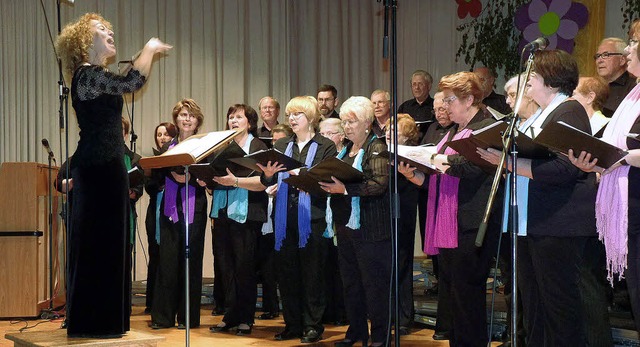 Auftritt des &#8222;Groen Chores&#822...Konzert am Samstagabend in Bahlingen.   | Foto: Christa Hlter-Hassler