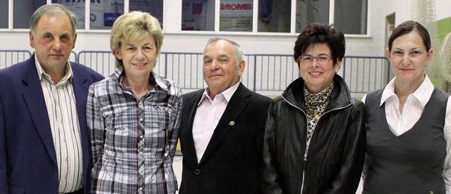 40 Jahre Mitglied im TuS Ringsheim: Ma... Karl-Heinz Rigo  und Birgitta Kfer.   | Foto: Adelbert Mutz