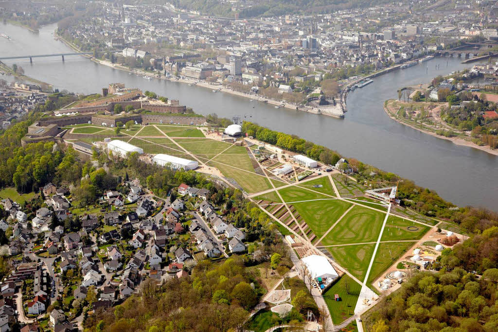 …und die Festung Ehrenbreitstein am Rhein.