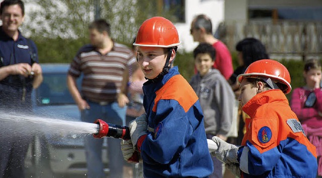 Interessante Programmpunkte zogen Besu...r Jugendfeuerwehr fand groen Anklang.  | Foto: Binner-Schwarz