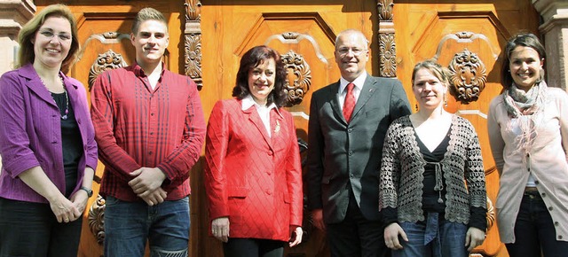 Hoher Besuch fr das  Team der Offenbu...auranne Hoeltzel und Sarah-Ann Panter  | Foto:  N. Butz