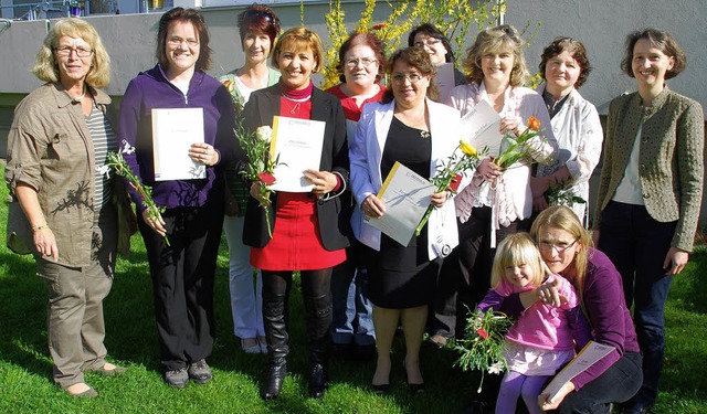 Annemarie Weber (links) und Kursleiter...erbandes fr Kindertagespflege Berlin.  | Foto: Danielle Hirschberger