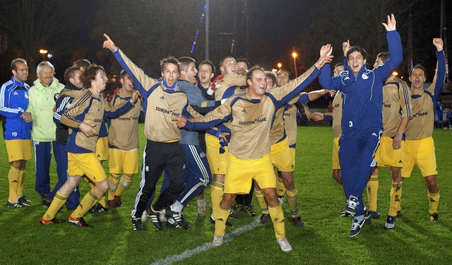 Kann der SV Rust am Montag wieder so jubeln wie nach dem Erfolg im Halbfinale?   | Foto: Jochen Maier/Bezirk