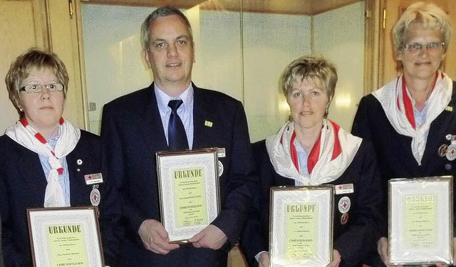 Neue Ehrenmitglieder:  Pia Klausmann, ...rika Martel, Renate Kbele (von links)  | Foto: Privat
