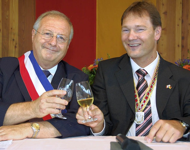 30 Jahre Jumelage feierten   2007   B...ks) und Fritz Deutschmann aus Auggen.   | Foto: umi