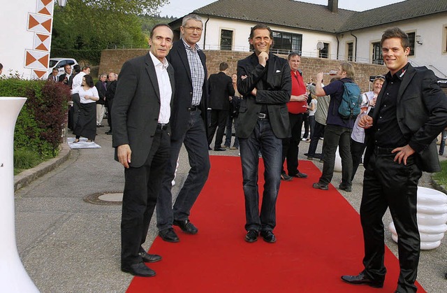 Eberhard Gienger, Armin Emrich, Jrgen...ndle (von links) auf dem roten Teppich  | Foto: Heidi Foessel