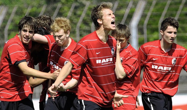 Die A-Junioren des SC Freiburg haben G...ubeln &#8211; sie fahren nach Berlin.   | Foto: Patrick Seeger