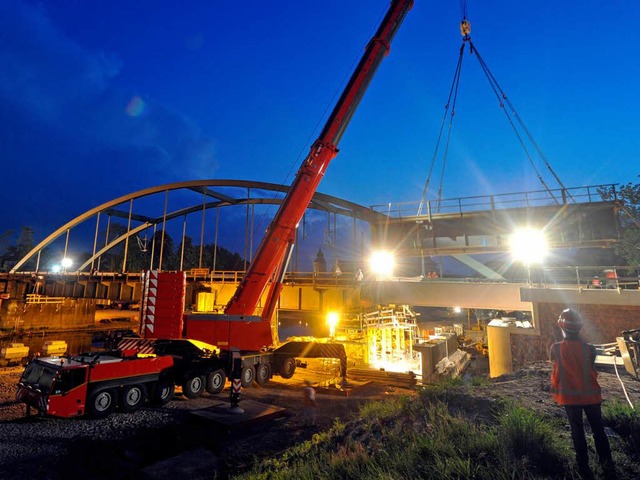 Auf der Rheintalstrecke bei Rastatt wi...cke (im Hintergrund zu sehen) ersetzt.  | Foto: dpa