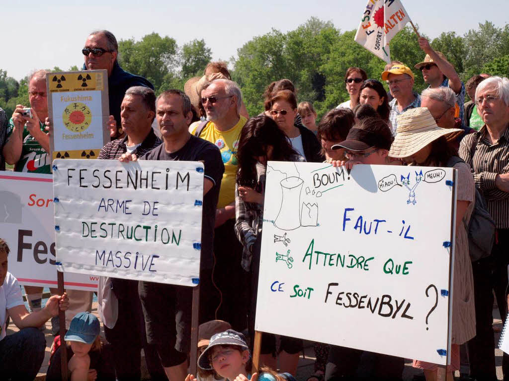 Demonstranten am Grenzbergang  Sasbach-Marckolsheim.