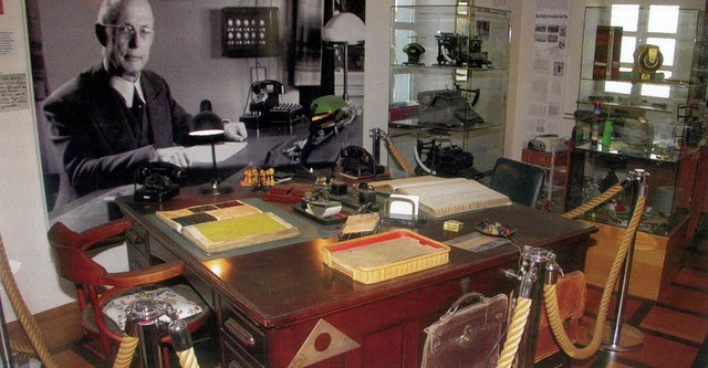 Der Schreibtisch des Firmengrnders Carl Denk (Bild) im Museum der Brennet AG   | Foto: Buch