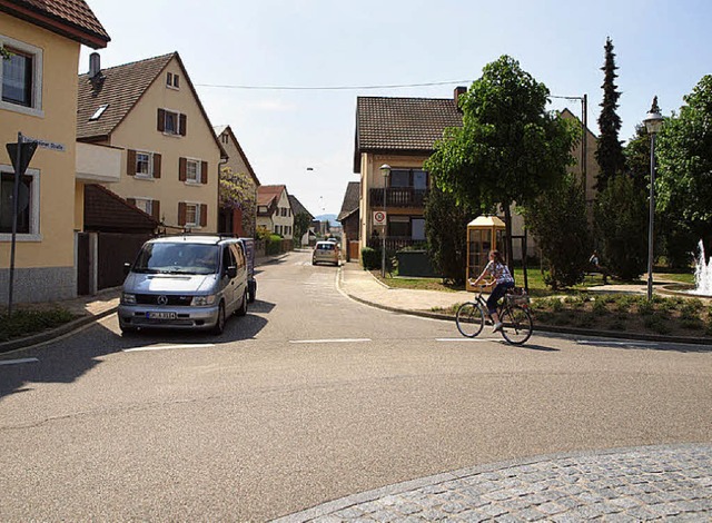 Am Kreisverkehr beginnt der Ausbau der Leiselheimerstrae.  | Foto: Michael haberer