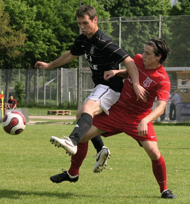 Stefan Mamier (Wyhl, links) und Michael Respondek (FFC).   | Foto: Klein