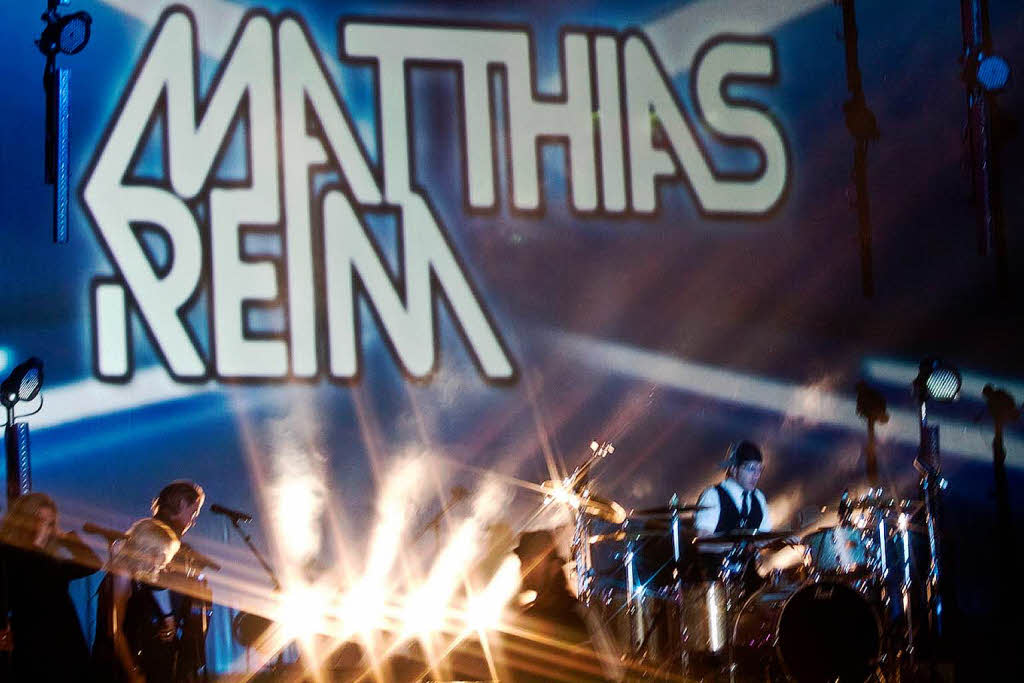 Blondes Haar, weies Shirt: Matthias Reim im Freiburger Konzerthaus.