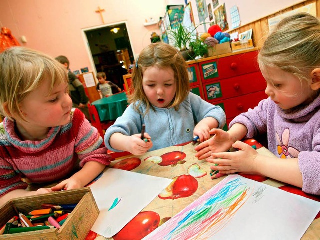 Die Stadt Breisach erhht die Gebhren in den Kindergrten und der Krabbelstube.  | Foto: dpa