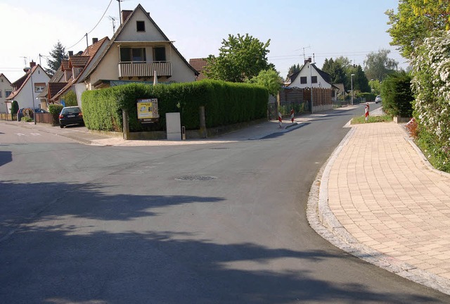 Neue, abgerundete Einfdelung in die sanierte  Gartenstrae Buggingen (rechts)   | Foto: Sigrid umiger