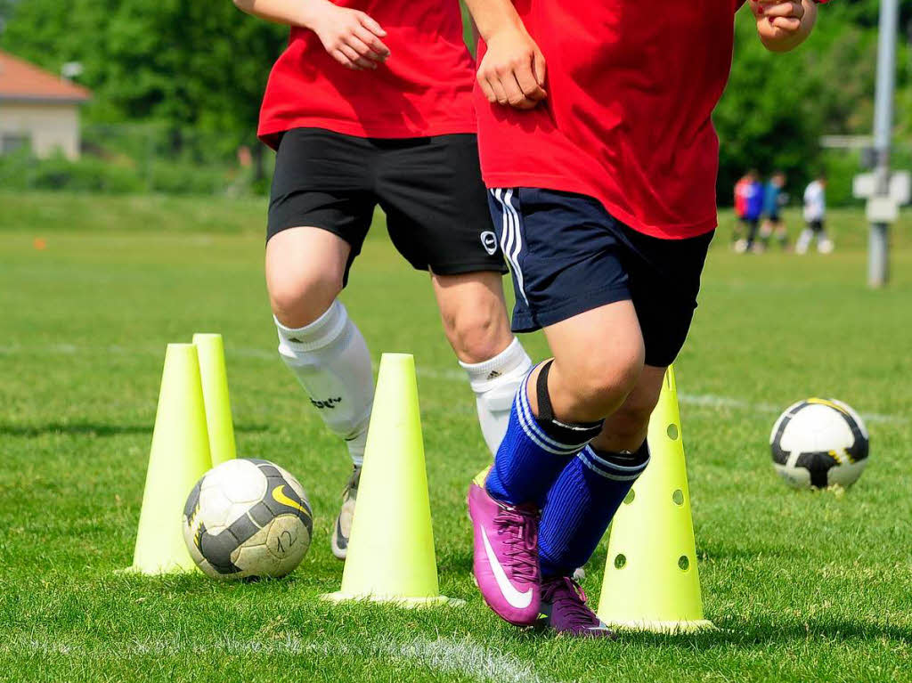 SC Freiburg sucht beim Mdchen-Fuballtag auch nach Talenten