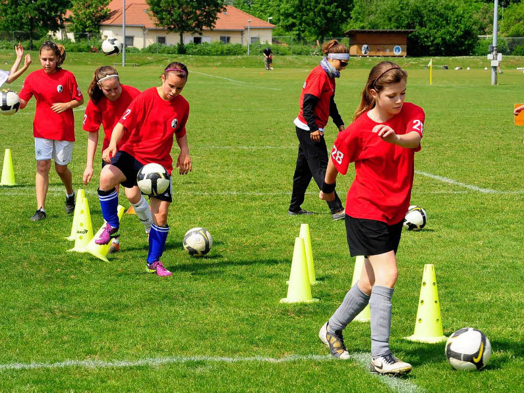 SC Freiburg sucht beim Mdchen-Fuballtag auch nach Talenten