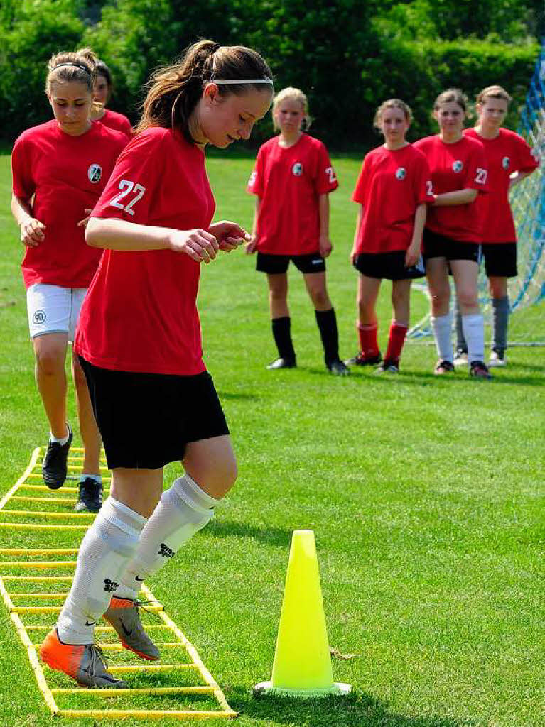 SC Freiburg sucht beim Mdchen-Fuballtag auch nach Talenten