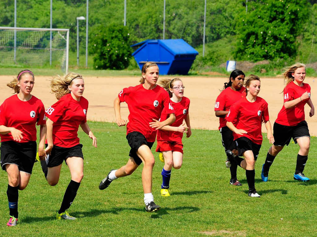 SC Freiburg sucht beim Mdchen-Fuballtag auch nach Talenten