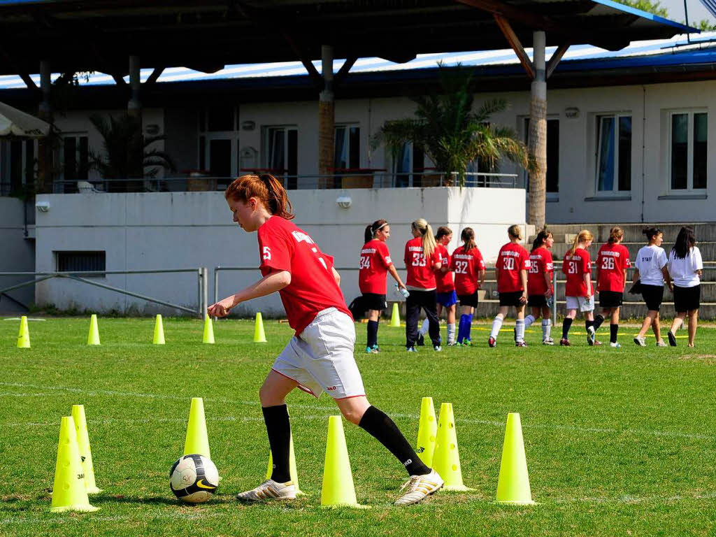 SC Freiburg sucht beim Mdchen-Fuballtag auch nach Talenten