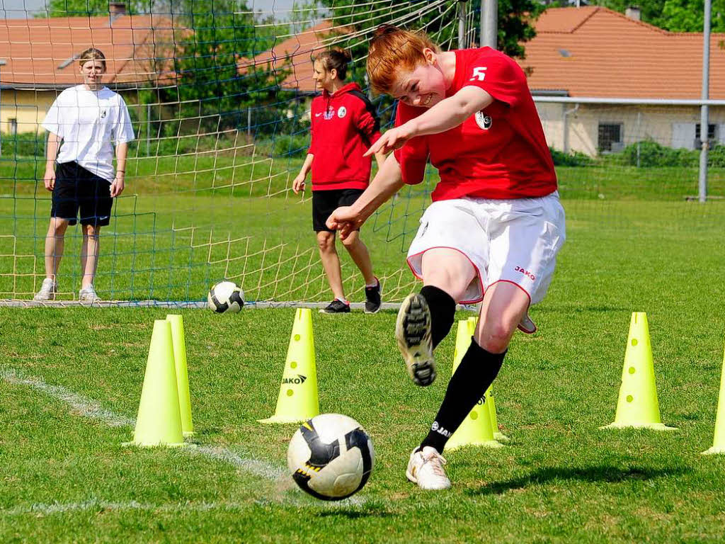 SC Freiburg sucht beim Mdchen-Fuballtag auch nach Talenten