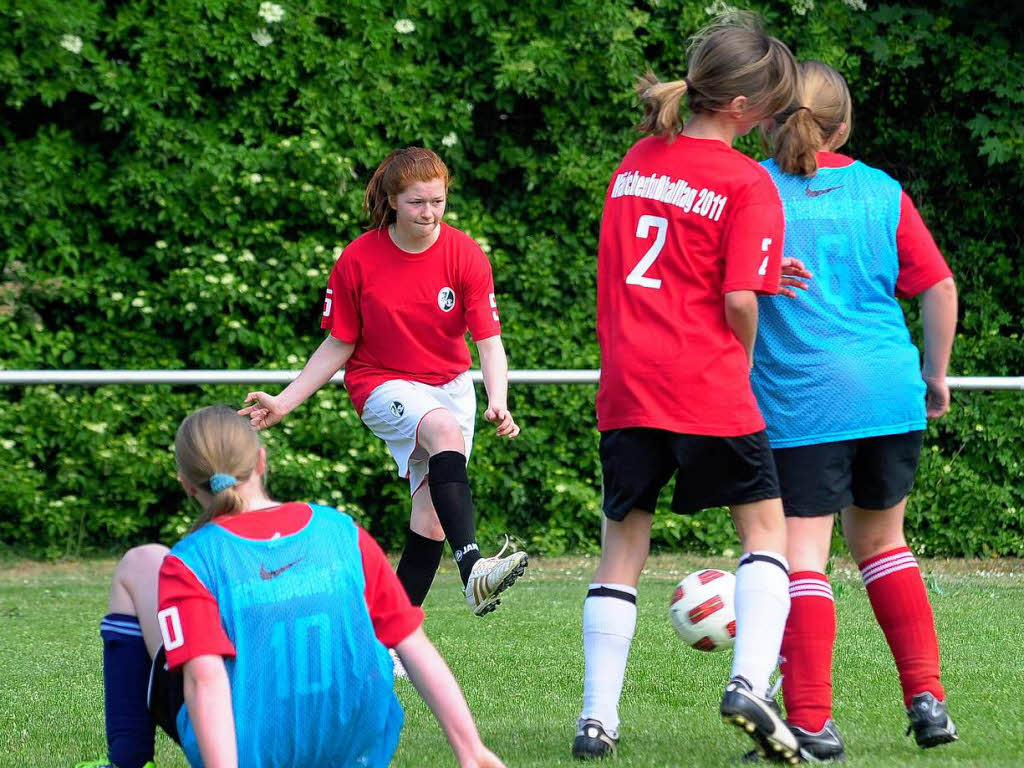 SC Freiburg sucht beim Mdchen-Fuballtag auch nach Talenten