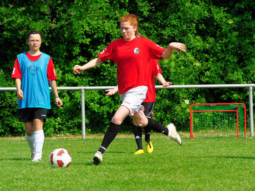 SC Freiburg sucht beim Mdchen-Fuballtag auch nach Talenten