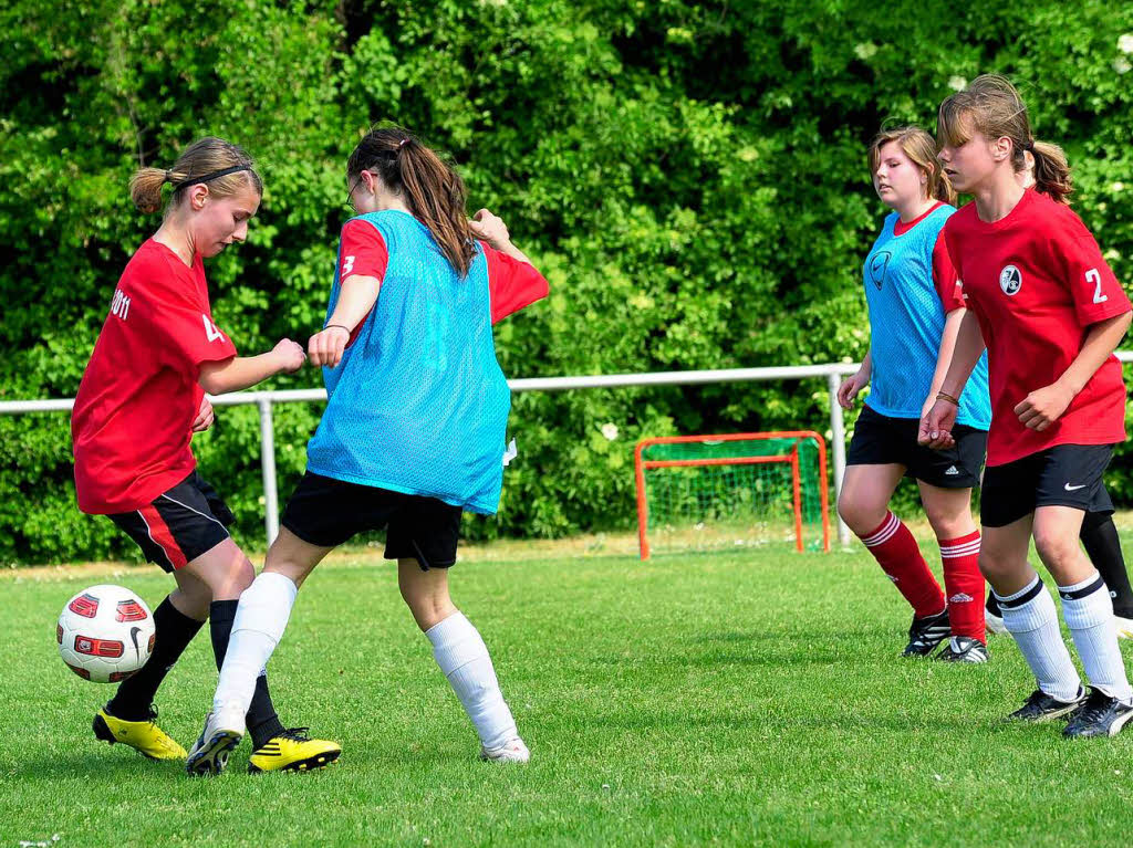 SC Freiburg sucht beim Mdchen-Fuballtag auch nach Talenten