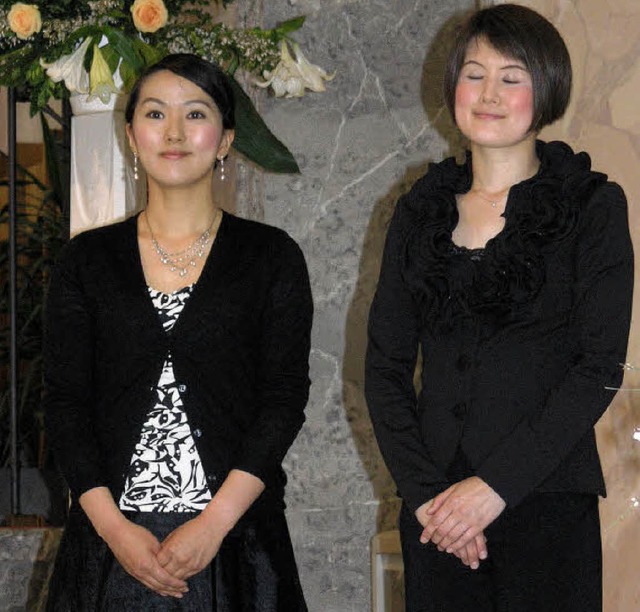 Die Japanerinnen Keiko Enomoto, Sopran... Solidaritt mit ihrem Heimatland auf.  | Foto: Margrit Matyscak