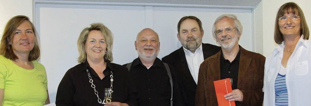 Strahlende Gewinner (von links): Annet...Grill als weiteren Sonderpreis gewann.  | Foto: Markus Maier