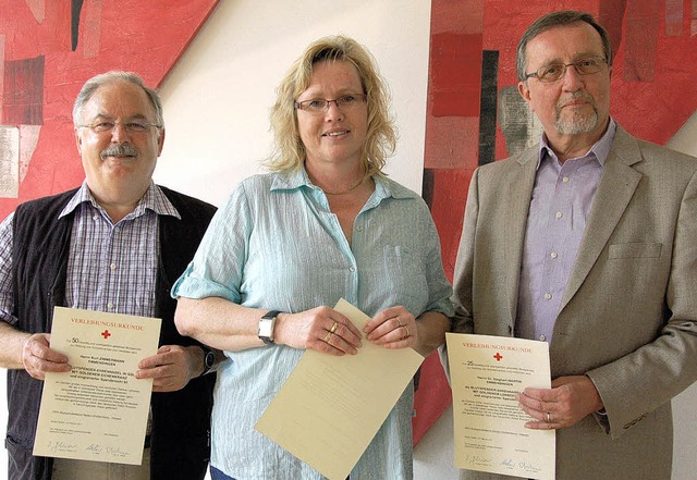 Kurt Zimmermann, Birgit Wohlgetan, Mar... vielfache Blutspenden ausgezeichnet.   | Foto: Sylvia-Karina Jahn