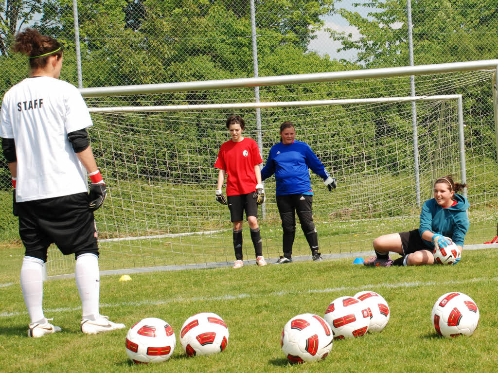 SC Freiburg sucht beim Mdchen-Fuballtag auch nach Talenten