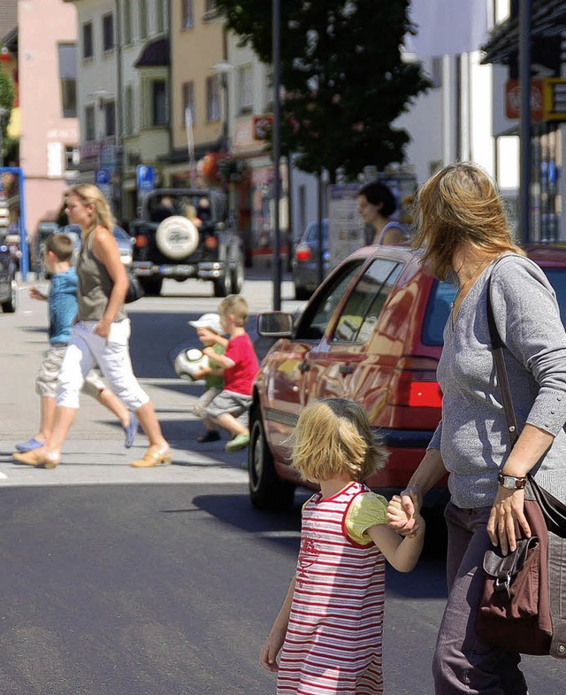 Blick in die Wehrer Hauptstrae: Ein n...on des Einzelhandels nher beleuchten.  | Foto: archivfoto: hrvoje miloslavic