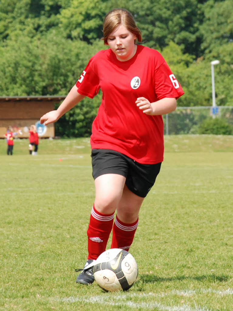 SC Freiburg sucht beim Mdchen-Fuballtag auch nach Talenten