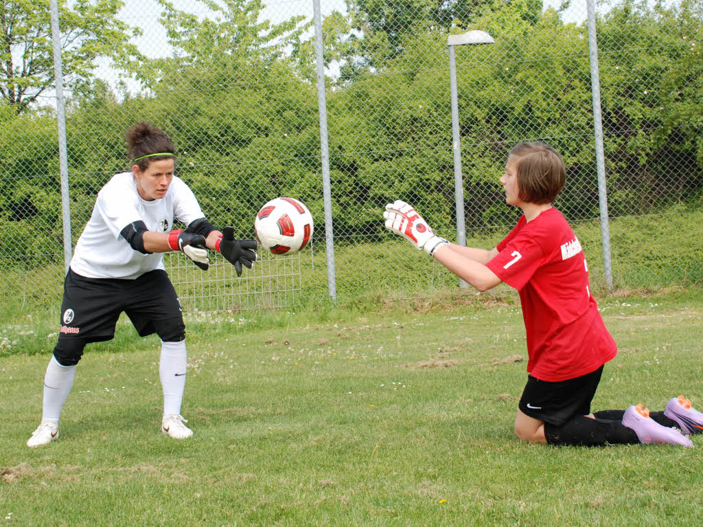 SC Freiburg sucht beim Mdchen-Fuballtag auch nach Talenten