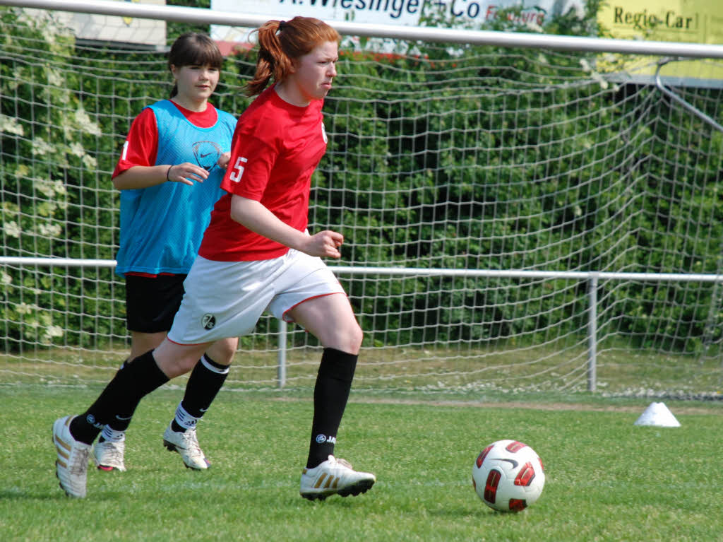 SC Freiburg sucht beim Mdchen-Fuballtag auch nach Talenten