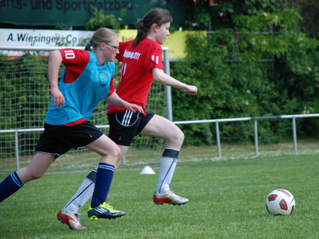 SC Freiburg sucht beim Mdchen-Fuballtag auch nach Talenten