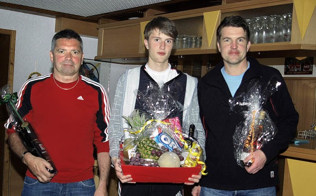 Den Dreikampf des Postsportvereins Ebn...nks), gefolgt von Claus Betz (rechts)   | Foto: Daniele Schle