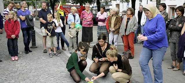 Zum Gedenken an die Reaktorkatastrophe...ner Mahnwache auf dem Marktplatz auf.   | Foto: Hans-Jrgen Hege