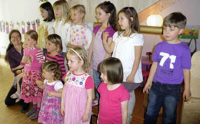 Zur Erffnung der zweiten Spielebene i...onnenschein sang auch der Kinderchor.   | Foto: Manfred Burkert