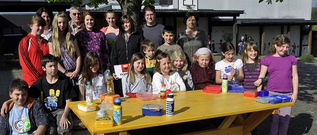 Ein groes Dankeschn sprach eine SMV-...r den Bau der beiden Pausentische aus.  | Foto: Lux