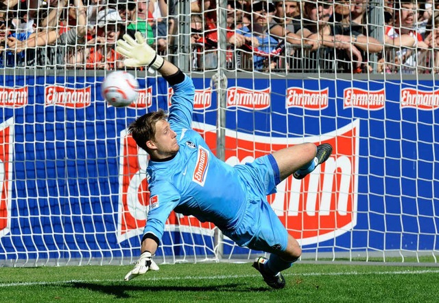 Hlt das Freiburger Tor meist sauber: Keeper Oliver Baumann.  | Foto: dapd