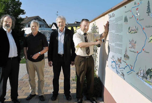 Karl-Heinz Debacher, Bernhard Moog, Fr...ch ber die neuen Informationstafeln.   | Foto: bernhard rein